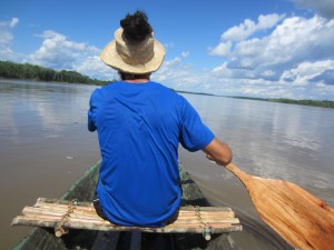 En Amazonie,C'est parti pour 10 jours de canoë! Et on pagaie!